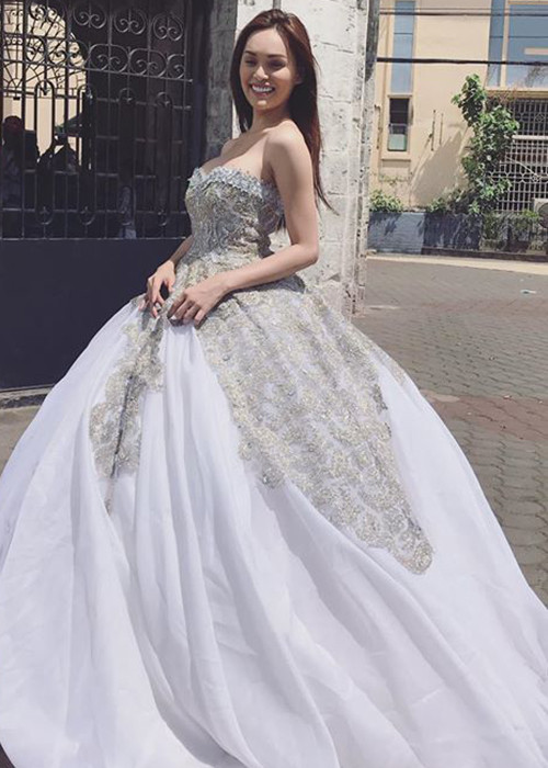 Cô từng giành vương miện The Queen Philippines Universe 2019 và Ms Gay Mandaue 2018.