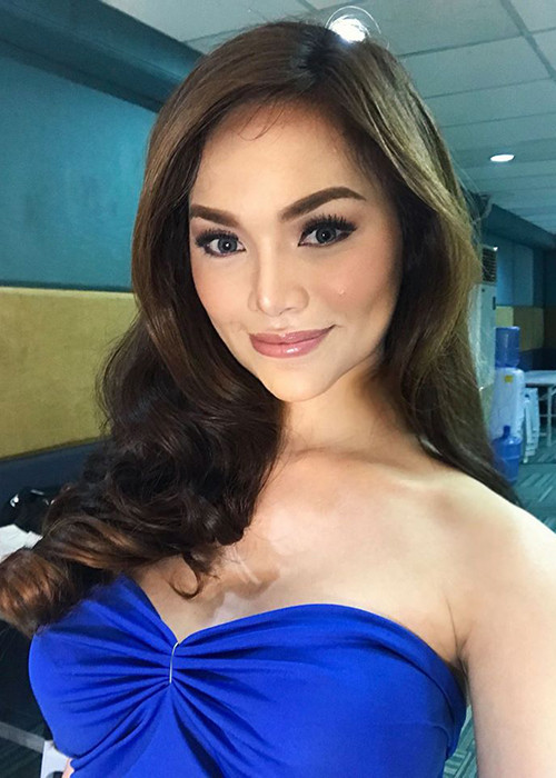 Jess đã tốt nghiệp ngành Vật lý trị liệu. Hiện tại, cô là một tiếp viên hàng không.