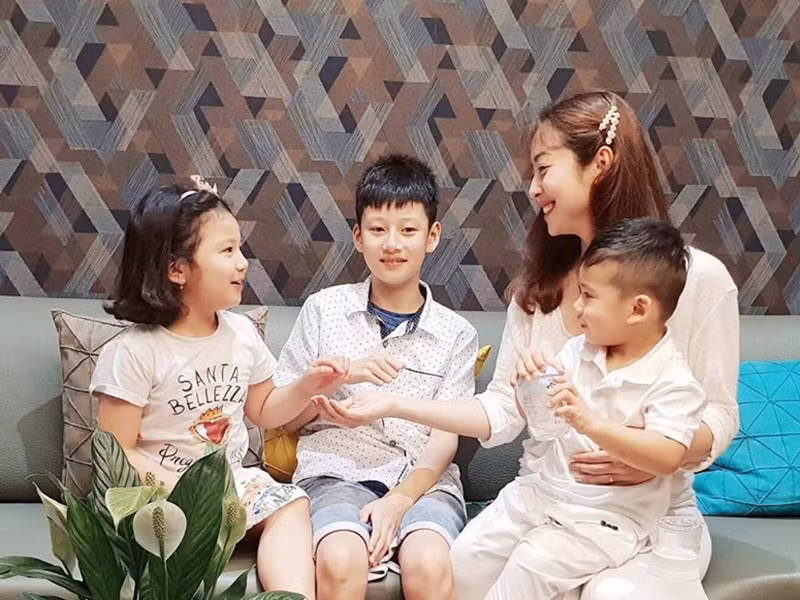 Bảo Nam hiện có 3 người em cùng mẹ khác cha.