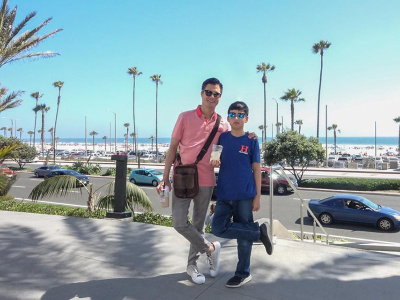 Bảo Nam càng lớn càng hiểu chuyện, yêu thương các em khiến bố mẹ đều tự hào.