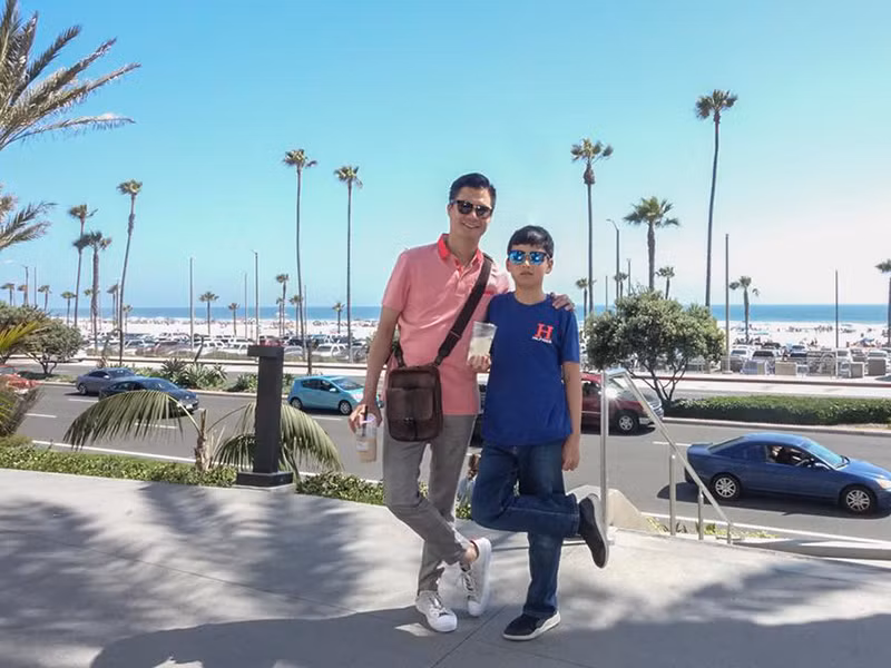 Bảo Nam càng lớn càng hiểu chuyện, yêu thương các em khiến bố mẹ đều tự hào.