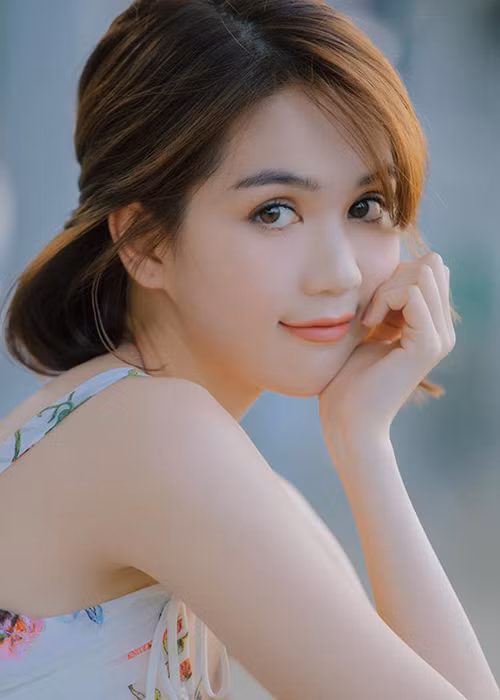 Người hâm mộ thậm chí cho rằng Ngọc Trinh hiện tại xinh đẹp hơn trước đây.