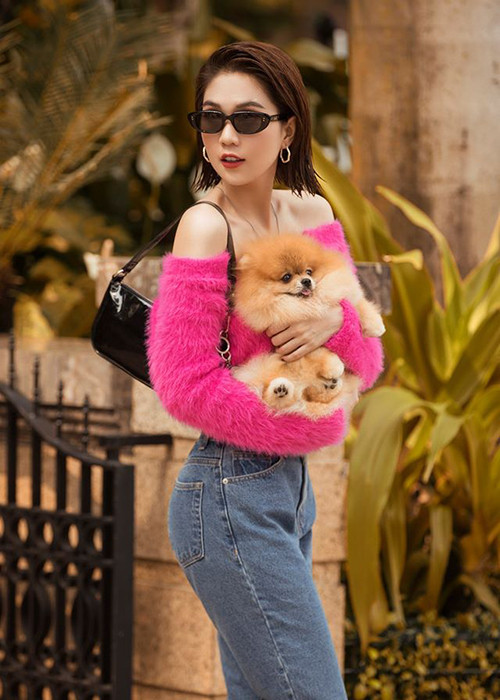 Ngọc Trinh gặp ông bầu Khắc Tiệp và được lăng xê thành "nữ hoàng nội y".