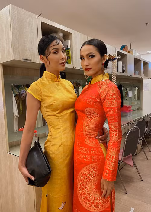 Fan khen ngợi cách lựa chọn trang phục dân tộc của Hoài Sa.