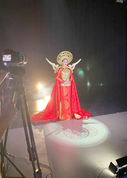 Mới đây, người đẹp chuyển giới hé lộ bộ quốc phục sẽ trình diễn tại cuộc thi.