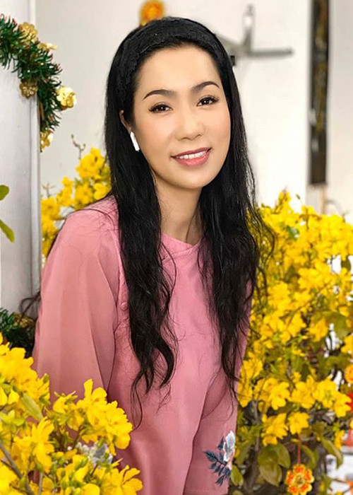 Nghệ sĩ Trịnh Kim Chi cũng đã đóng cửa sân khấu kịch ở quận 6, TP HCM trong thời gian dự kiến 2 tuần. “Tôi muốn đảm bảo sức khỏe cho mọi người. Sân khấu có thể thất thu nhưng đây là quyết định phù hợp", Trịnh Kim Chi cho hay.