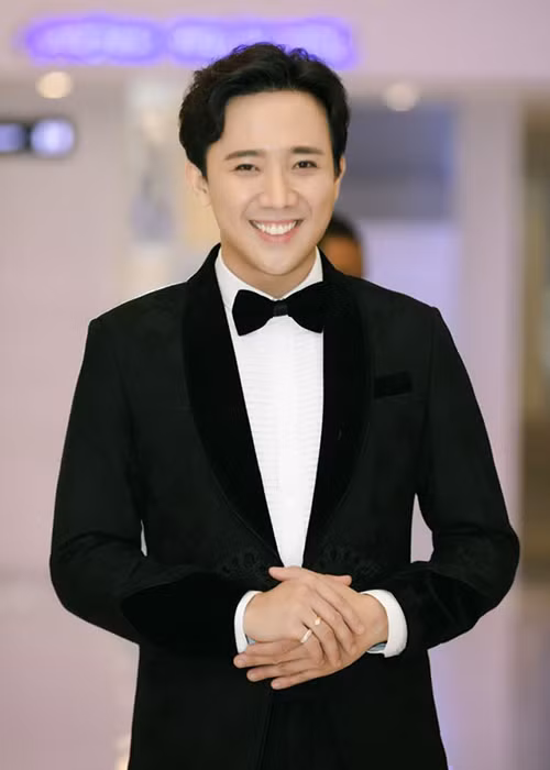 Theo Zing, sản phẩm nghệ thuật của MC Trấn Thành bị gián đoạn do dịch virus Corona nên ê-kíp biên tập phim không làm việc. Về phần mình, Trấn Thành tin rằng hiện giờ không có gì quan trọng hơn là phòng bệnh.