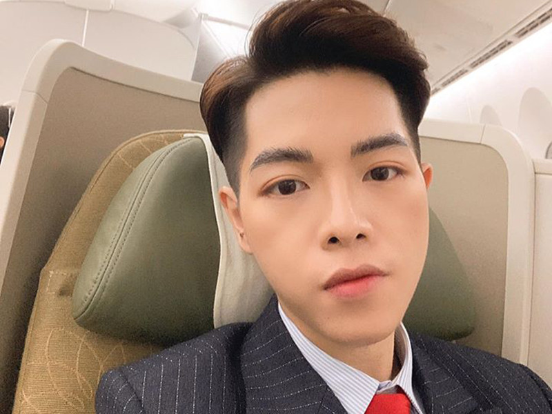 Đức Phúc cho biết, nếu dịch bệnh viêm phổi cấp diễn biến phức tạp hơn trong những ngày tới, anh sẽ tạm dừng mọi hoạt động. Ngoài ra, quản lý của Đức Phúc chia sẻ, thời gian này ê -kíp tạm thời không nhận thêm lịch diễn.