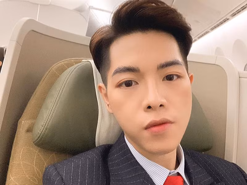 Đức Phúc cho biết, nếu dịch bệnh viêm phổi cấp diễn biến phức tạp hơn trong những ngày tới, anh sẽ tạm dừng mọi hoạt động. Ngoài ra, quản lý của Đức Phúc chia sẻ, thời gian này ê -kíp tạm thời không nhận thêm lịch diễn.