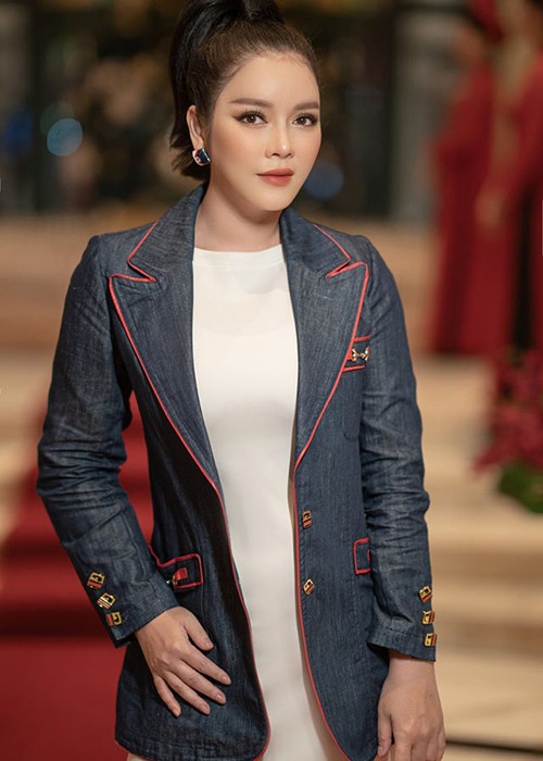 Lý Nhã Kỳ phủ nhận quen biết nhà sử Thích Thanh Toàn. Theo nữ diễn viên, xã hội cần xử lý nghiêm minh những hành vi mạo danh tên tuổi.