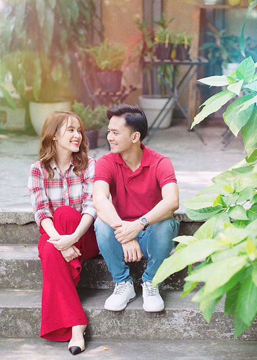 Văn Anh mong muốn sẽ đón thêm nhiều Valentine cùng Tú Vi: "Bên nhau 7 cái Valentine rồi đó! Thoắt cái là 70 cái liền à. Yêu bà xã".