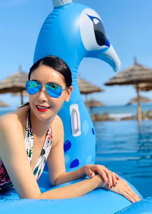 Hà Kiều Anh đã bước sang tuổi 44, từng 3 lần sinh nở nhưng nhan sắc vẫn đẹp mặn mà.