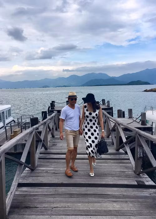 “Hoa hậu đăng quang năm 16 tuổi” duy nhất của Việt Nam kết hôn với doanh nhân Huỳnh Trung Nam vào năm 2007.