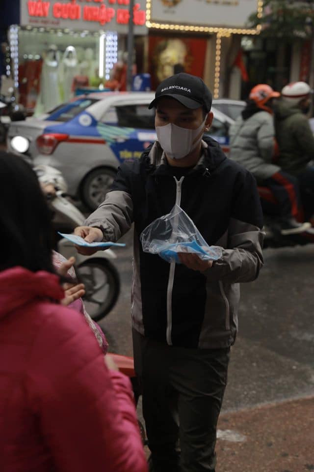 Xuan Bac, Khac Viet va nhieu nghe si xuong duong phat khau trang-Hinh-2