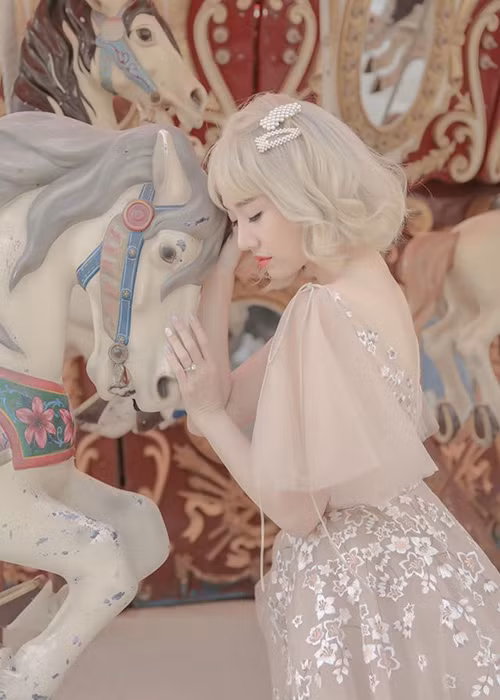 Bà xã của Trấn Thành tổng kết năm 2019 đã tham gia với vai trò MC và khách mời cố định là trên 15 chương trình.