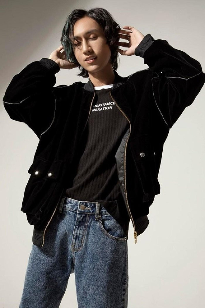 Bức ảnh chụp chung của cả nhận được nhiều phản hồi tích cực từ phía cộng đồng mạng. Mọi người đang dần chấp nhận ngoại hình mới của Lynk Lee, dành tình yêu cũng như thể hiện sự mong đợi đối với những dự án âm nhạc sắp tới của Linh.