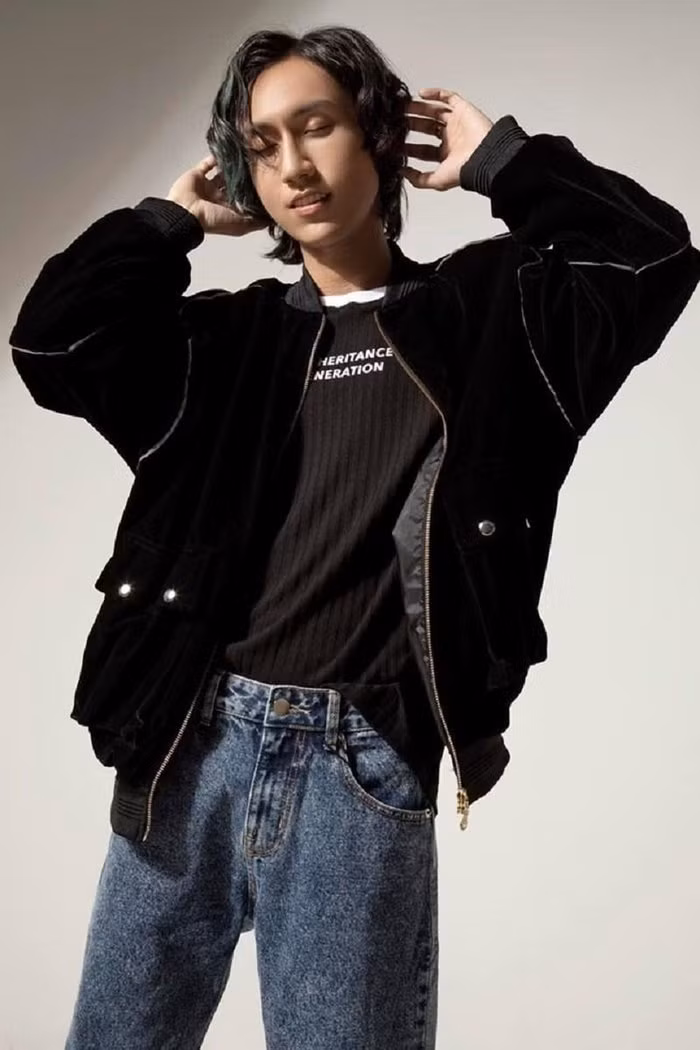 Bức ảnh chụp chung của cả nhận được nhiều phản hồi tích cực từ phía cộng đồng mạng. Mọi người đang dần chấp nhận ngoại hình mới của Lynk Lee, dành tình yêu cũng như thể hiện sự mong đợi đối với những dự án âm nhạc sắp tới của Linh.