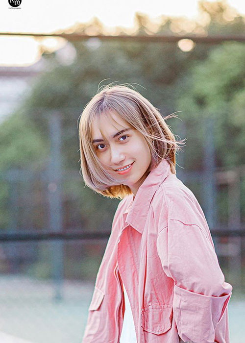 Sau khi công khai chuyện phẫu thuật và xuất hiện trước công chúng với hình ảnh đầy nữ tính, Lynk Lee đã nhận được nhiều ý kiến trái chiều từ cộng đồng mạng. Tuy nhiên, nam ca sĩ vẫn cảm thấy thực sự thoải mái về ngoại hình hiện tại của mình. Dù muốn hay không thì nhiều người vẫn phải công nhận rằng vẻ ngoài của Lynk Lee đã “lên hương” hơn rất nhiều sau khi anh phẫu thuật thẩm mỹ. Nam ca sĩ chia sẻ, bản thân đã tự tin hơn rất nhiều vì ngoại hình đã trông ưa nhìn hơn.