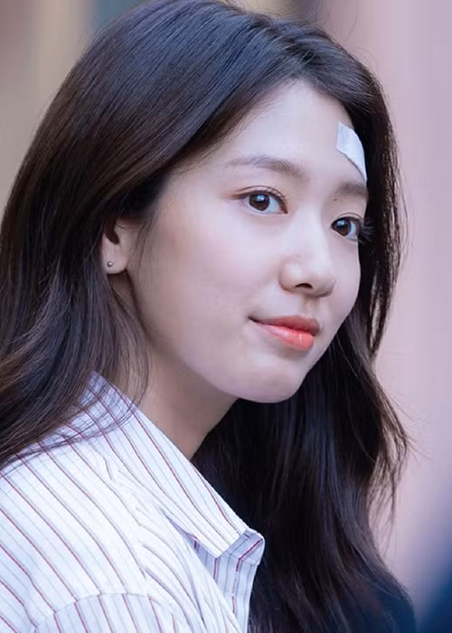 50 triệu won cũng là số tiền ủng hộ của Park Shin Hye, Park Bo Young, Joo Ji Hoon, Lee Young Ae, Lee Soo, Kim Eun Sook, Kim Hye Eun, Yoo Hae Jin, Soo Ae, Kang Daniel, Nam Joo Hyuk và Son Naeun (Apink).