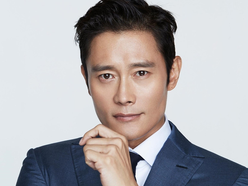 100 triệu won cũng là số tiền nam diễn viên Lee Byung Hun ủng hộ để khắc phục dịch Covid-19. Số tiền quyên góp sẽ được sử dụng để cung cấp khẩu trang và nước rửa tay cho người già, người khuyết tật và các gia đình có thu nhập thấp.