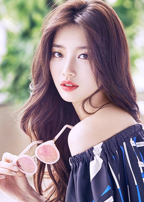 Theo Koreaboo, các nghệ sĩ quyên góp 100 triệu won còn gồm: Suzy, Hyeri (Girl’s Day), Kang Ho Dong, Gong Yoo, Jung Woo Sung, Kim Hye Soo, So Yoo Jin, Jung Ryeo Won, Seo Jang Hoon, Kim Hee Sun, Irene, Lee Seung Gi, Suga (BTS), vợ chồng Kwon Sang Woo - Son Tae Young, Wendy (Red Velvet), vợ chồng Song Yoon Ah - Sol Kyung Gu, Yoona (SNSD), vợ chồng Choi Soo Jong – Ha Hee Ra, Yeom Jung Ah.