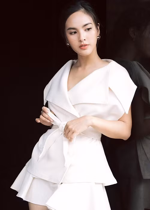 Đến nay, Quỳnh Nga vẫn kiên trì giữ dáng bằng tập luyện và ăn uống khoa học, lành mạnh.