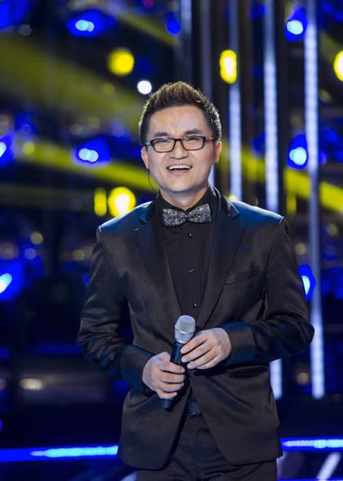 Trên VTV, Đại Nghĩa tham gia: Gương mặt thân quen, Ánh sáng hay bóng tối, Con biết tuốt, Chuẩn cơm mẹ nấu, Diễn viên bá đạo. Trên HTV có: Dạ khúc tình yêu, Phiên bản hoàn hảo, Giọng ải giọng ai, Là vợ phải thế, Người hùng tí hon, Gia đình song ca. Trên đài truyền hình Vĩnh Long gồm: Tiếu lâm tứ trụ nhí, Ngôi sao phương Nam, Tuyệt đỉnh song ca nhí. Ảnh: Tiền Phong