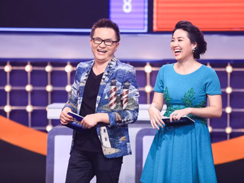 Nhiều diễn viên hài khi làm MC thường bị chê là “lố” tuy nhiên Đại Nghĩa lại cân bằng được yếu tố hài hước và sự đĩnh đạc. Các nhà sản xuất gameshow đánh giá cao Đại Nghĩa còn bởi anh nắm bắt kịch bản rất nhanh và ứng biến linh hoạt.