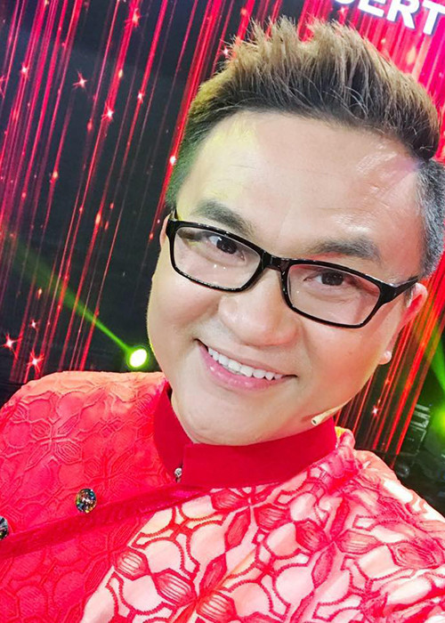 Đại Nghĩa cho rằng bản thân thua MC Thanh Bạch về trình độ, không bằng một góc Trấn Thành, Trường Giang về lượng fan khủng và duyên dáng.