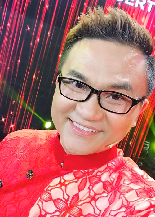 Đại Nghĩa cho rằng bản thân thua MC Thanh Bạch về trình độ, không bằng một góc Trấn Thành, Trường Giang về lượng fan khủng và duyên dáng.