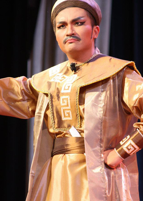 Năm 1996, Đại Nghĩa thi vào Khoa diễn viên điện ảnh, trường Cao đẳng Sân khấu Điện ảnh TP HCM. 3 năm sau, anh tốt nghiệp rồi đầu quân cho Sân khấu kịch Idecaf.