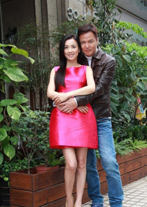 Trương Đình và Lâm Thoại Dương đều là diễn viên. Cách đây nhiều năm, cả hai nảy sinh tình cảm khi hợp tác chung trong một dự án. Tuy nhiên, lúc đó, Lâm Thoại Dương đã có gia đình. Sau đó, Lâm Thoại Dương ly hôn vợ khiến Trương Đình bị gắn mác là người thứ ba. Sau này, Lâm Thoại Dương phân trần rằng, anh và vợ cũ ly hôn vào năm 1995. 3 năm sau đó, anh mới gặp và yêu Trương Đình.