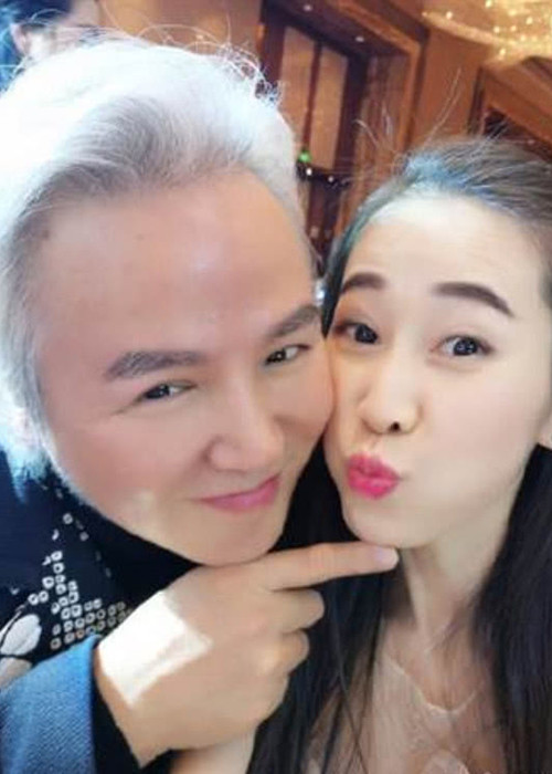 Năm 2019, Lâm Thoại Dương vướng nghi vấn ngoại tình khi có những hành động thân thiết quá mức với một cô gái trẻ. Tuy nhiên, nam diễn viên khẳng định chỉ coi cô gái này là con gái của mình.