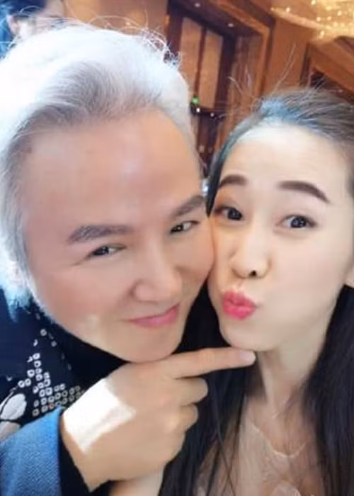 Năm 2019, Lâm Thoại Dương vướng nghi vấn ngoại tình khi có những hành động thân thiết quá mức với một cô gái trẻ. Tuy nhiên, nam diễn viên khẳng định chỉ coi cô gái này là con gái của mình.