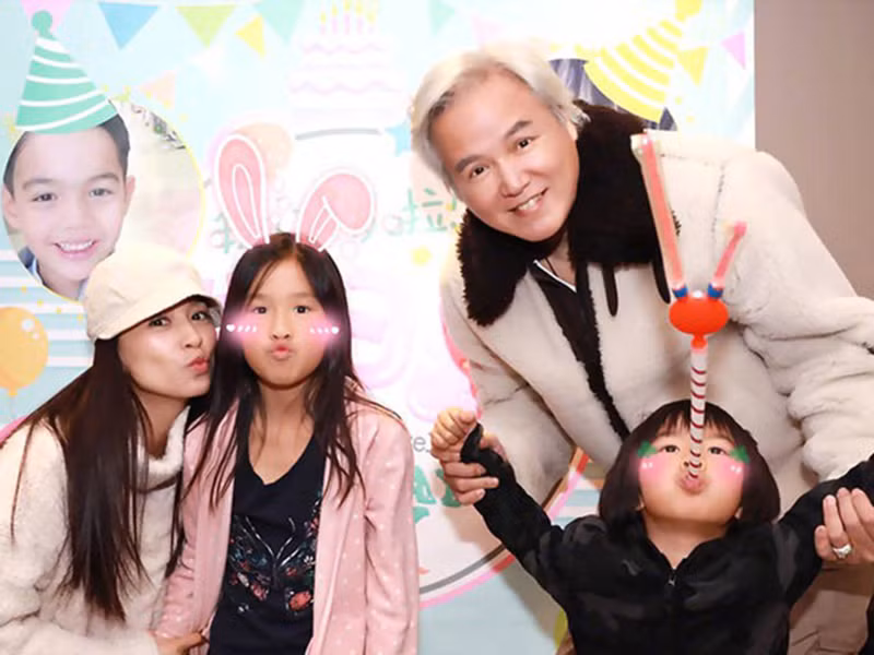 Trương Đình và chồng hiện tập trung kinh doanh, rất hiếm khi tham gia các hoạt động nghệ thuật. Mời quý độc giả xem video "Cách nhận biết người có biểu hiện nhiễm virus Corona". Nguồn VTC