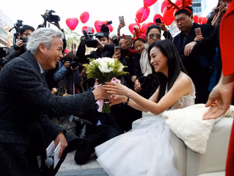 Cặp đôi luôn thể hiện tình cảm mặn nồng dù đã bên nhau nhiều năm.