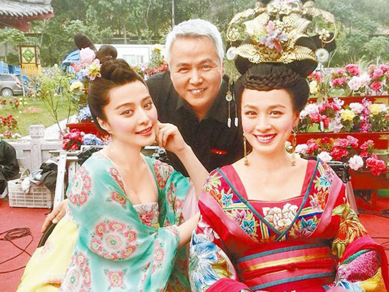 Ngoài tiền mặt, Trương Đình và Lâm Thoại Dương còn tặng khẩu trang, máy lọc không khí cho các gia đình ở nơi có dịch bệnh Corona.