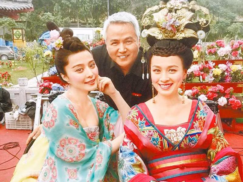 Ngoài tiền mặt, Trương Đình và Lâm Thoại Dương còn tặng khẩu trang, máy lọc không khí cho các gia đình ở nơi có dịch bệnh Corona.