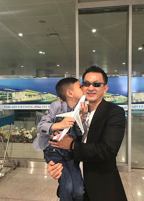 Tom Han đối xử với con nuôi của Thanh Thảo - bé Jacky Minh Trí rất tốt.