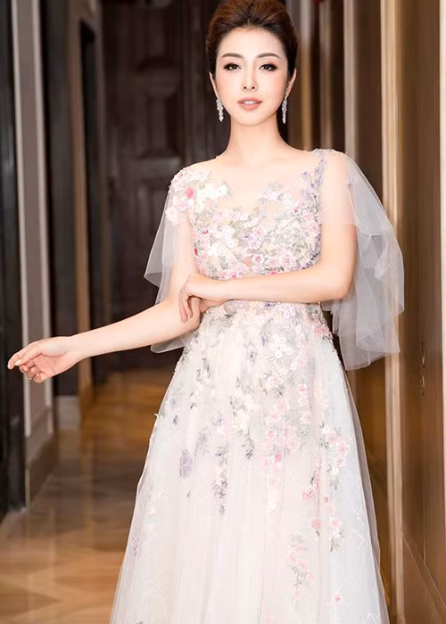 Sau khi tái hôn, Jennifer Phạm có cuộc sống hạnh phúc hơn khiến nhiều người mừng thay.