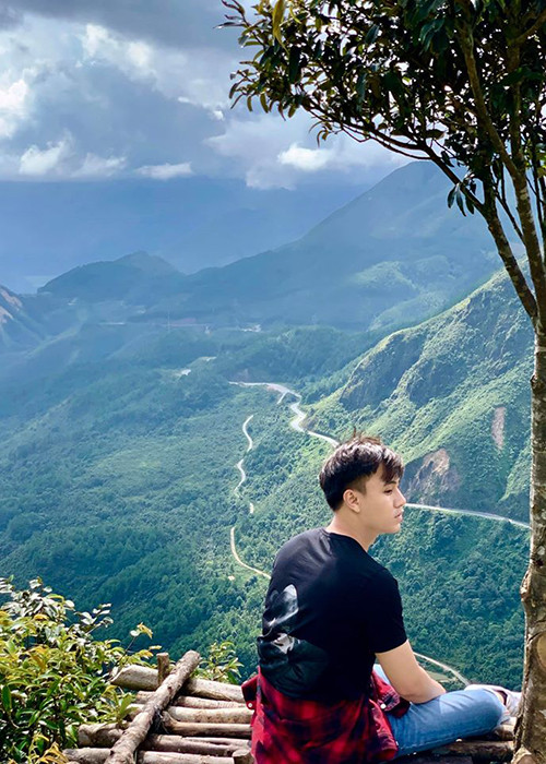 Khi tham gia "Cô gái nhà người ta", nam diễn viên trẻ được khen ngợi điển trai.