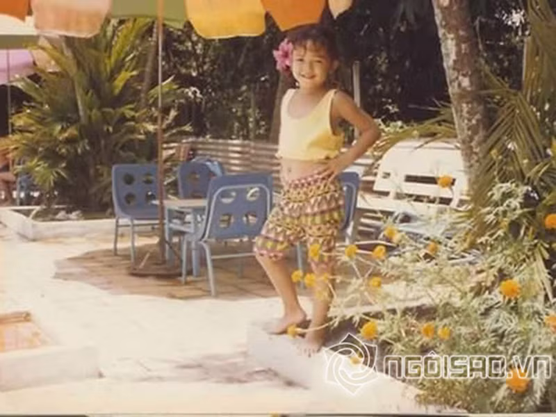 Ngày bé, Tóc Tiên xinh xắn, điệu đà. Ảnh: FBNV