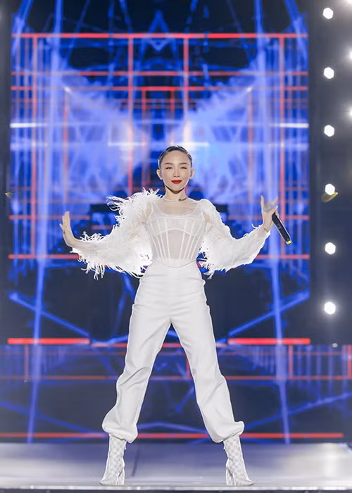 Tóc Tiên cho rằng những biến cố cùng sự dạy dỗ nghiêm khắc của mẹ, cô đã thực sự trưởng thành.