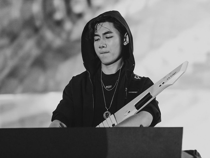 Gần đây, khi bị antifan ném đá, K-ICM không ngại đáp trả. Cụ thể, khi một tài khoản bức xúc: "Trả tiền cho Jack", nhà sản xuất 9x trả lời: "Anh có nợ tiền gì của Jack đâu em?".