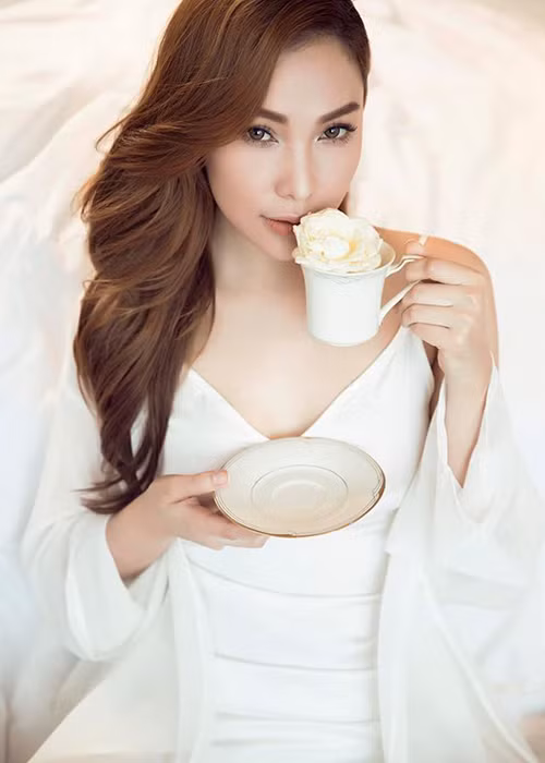 Quỳnh Thư có lợi thế về nhan sắc khi bước chân vào làng giải trí.