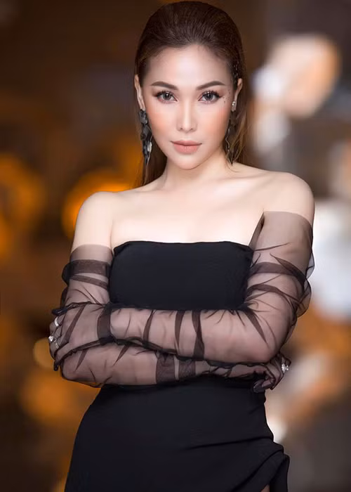 Năm 2015, nữ người mẫu khoe tình mới - doanh nhân Dương Hoàng Điệp. Tuy nhiên, mối tình này sớm tan vỡ vì cả hai có nhiều bất đồng quan điểm.