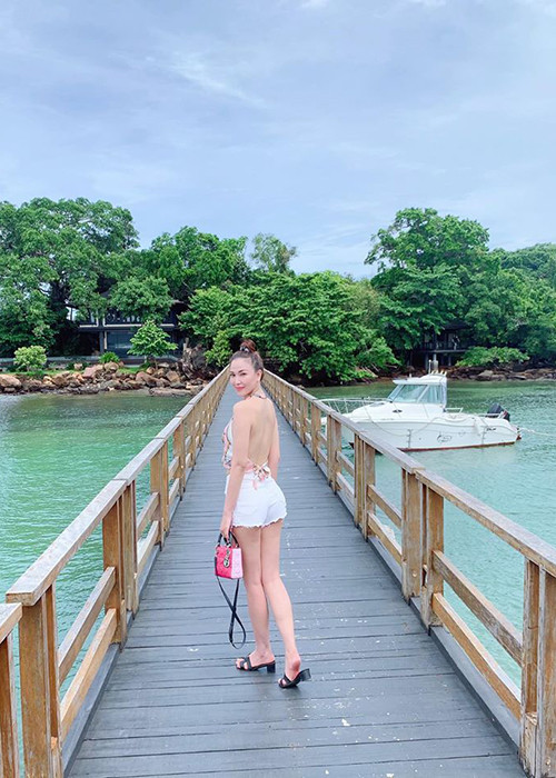 Năm 2015, trong một bài phỏng vấn, Quỳnh Thư có chia sẻ gây sốc: “Đàn ông công chức bình thường không hợp để yêu tôi”.