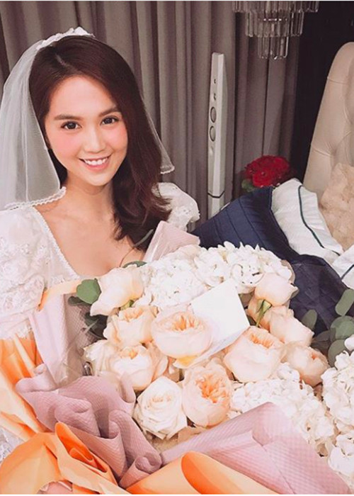 Dịp Valentine năm ngoái, Ngọc Trinh vẫn hạnh phúc bên bạn trai.