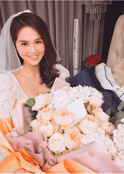 Dịp Valentine năm ngoái, Ngọc Trinh vẫn hạnh phúc bên bạn trai.