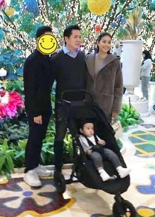 Trên mạng xã hội, có tin đồn bạn trai của Phạm Hương là Bobby Phước Trần, CEO của một công ty sáng lập, điều hành trên nhiều lĩnh vực xuất - nhập khẩu hàng hóa, xe hơi từ Mỹ sang châu Á, khu nghỉ dưỡng, đầu tư hỗ trợ các doanh nghiệp mới thành lập. Về đời tư, anh từng ly hôn và có hai con riêng.